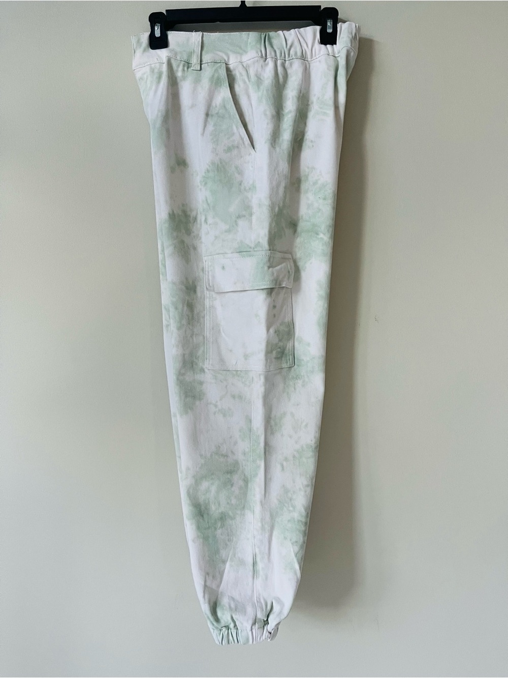 Forever 21 Women’s high-rise sage green & white tie-dye cargo denim jogger pants - Picture 4 of 6